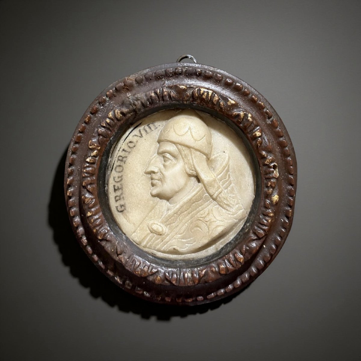 Coppia di Medaglioni Barocchi in Marmo Profili di Papa Gregorio VIII e Leone  IX -photo-3