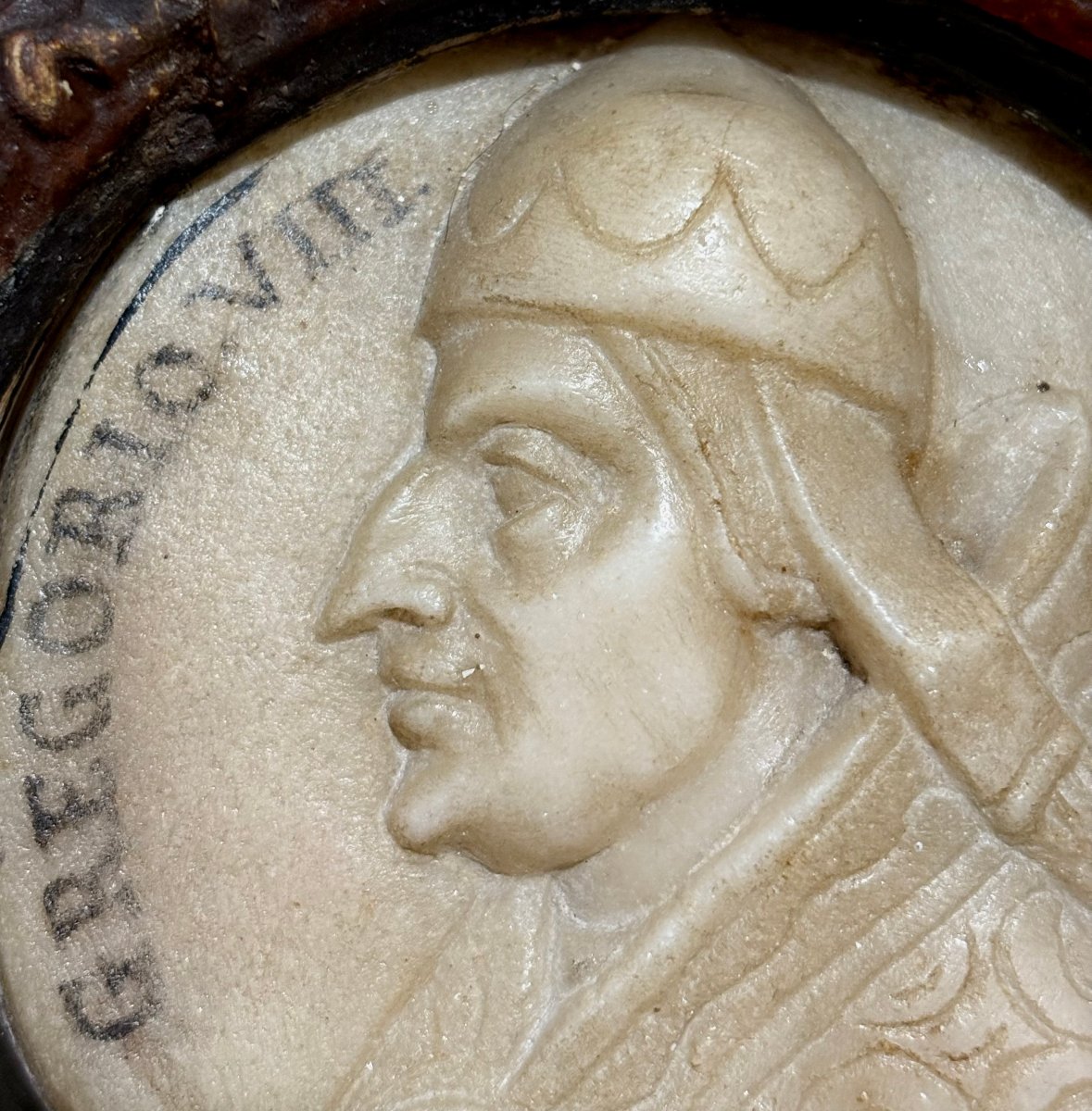 Coppia di Medaglioni Barocchi in Marmo Profili di Papa Gregorio VIII e Leone  IX -photo-2