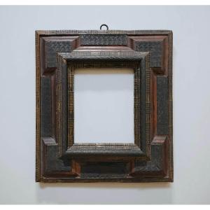 Cornice in Legno Intagliato a decoro Guilloche XVII secolo