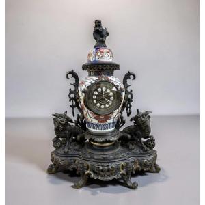 Imponente Orologio Napoleone III Bronzo e Porcellana Imari XIX secolo