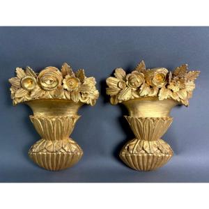 Coppia di Vasi Luigi XVI in Legno dorato Trionfo di Fiori Italia XVIII secolo