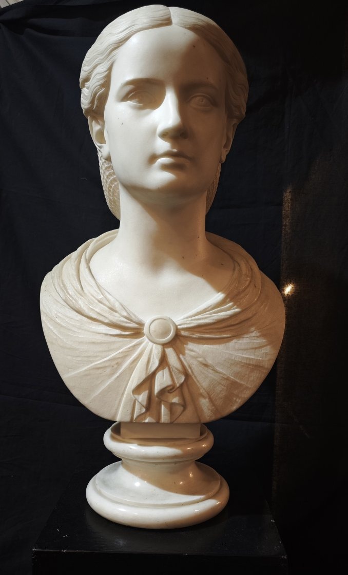 Busto in marmo di Carrara raffigurante figura femminile, secolo XIX-photo-2