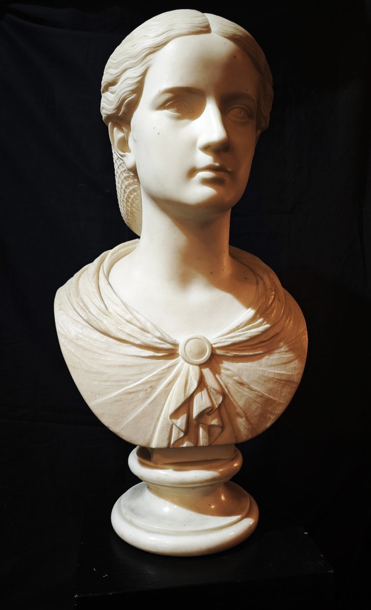 Busto in marmo di Carrara raffigurante figura femminile, secolo XIX
