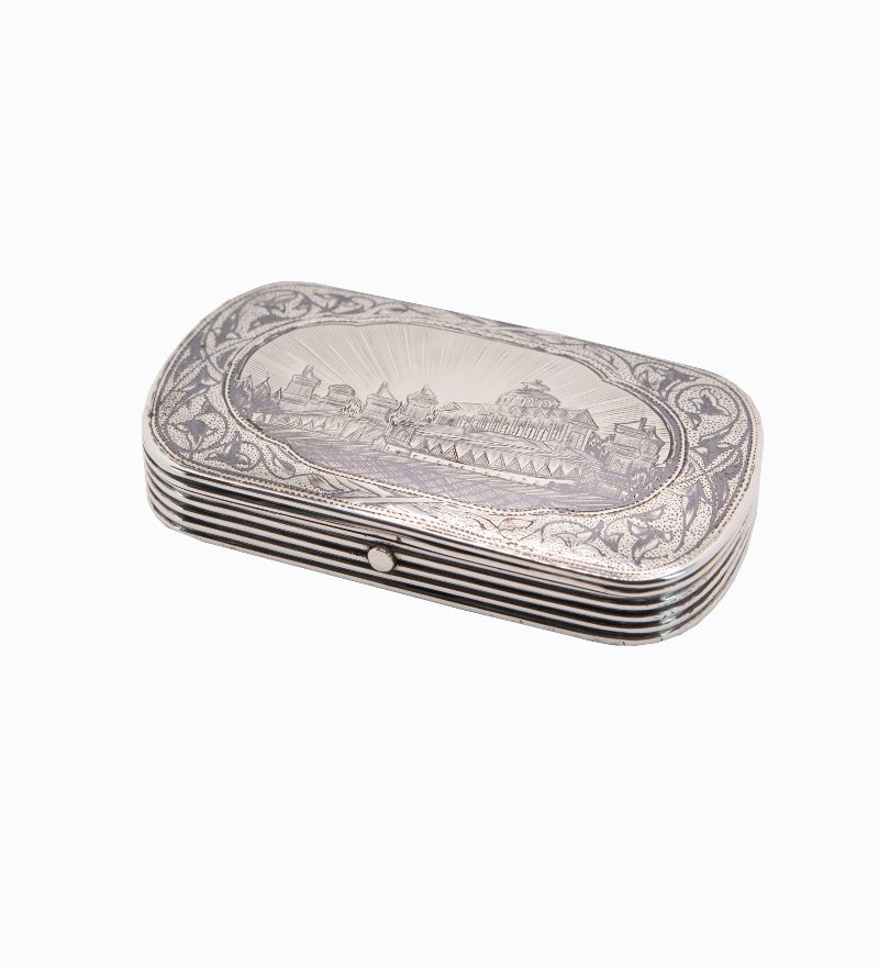 TABACCHIERA IN ARGENTO NIELLATO CON VEDUTA DI CITTA', Russia, 1873