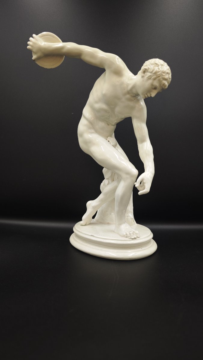 Scultura in terraglia bianca raffigurante Discobolo, Napoli secolo XIX