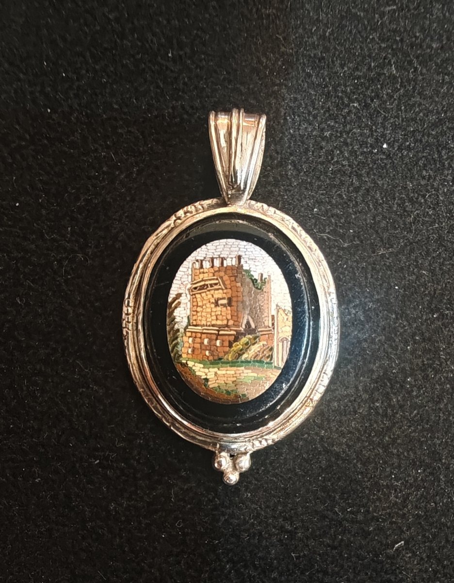 Micromosaico raffigurante mausoleo di Cecilia Metella montato e lavorato a mano in argento