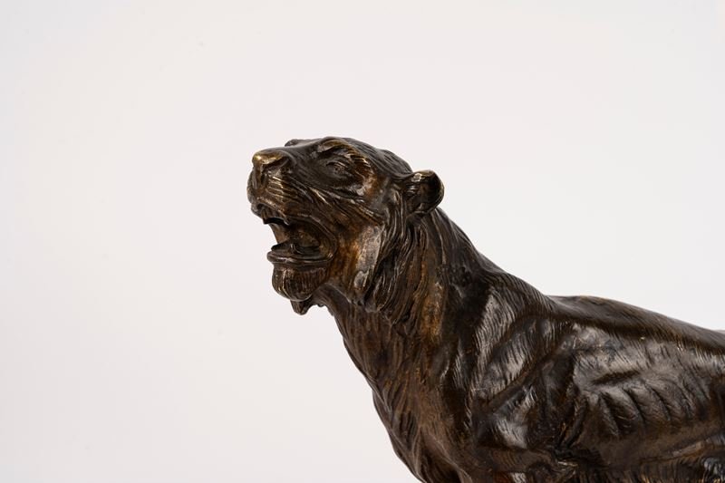 Tigre in bronzo su base in pietra, Francia, inizi secolo XX-photo-2