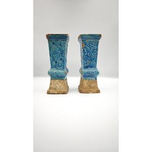 Coppia di vasi Gu cinesi in terracotta smaltata turchese, Cina, dinastia Qing, epoca Kangxi 