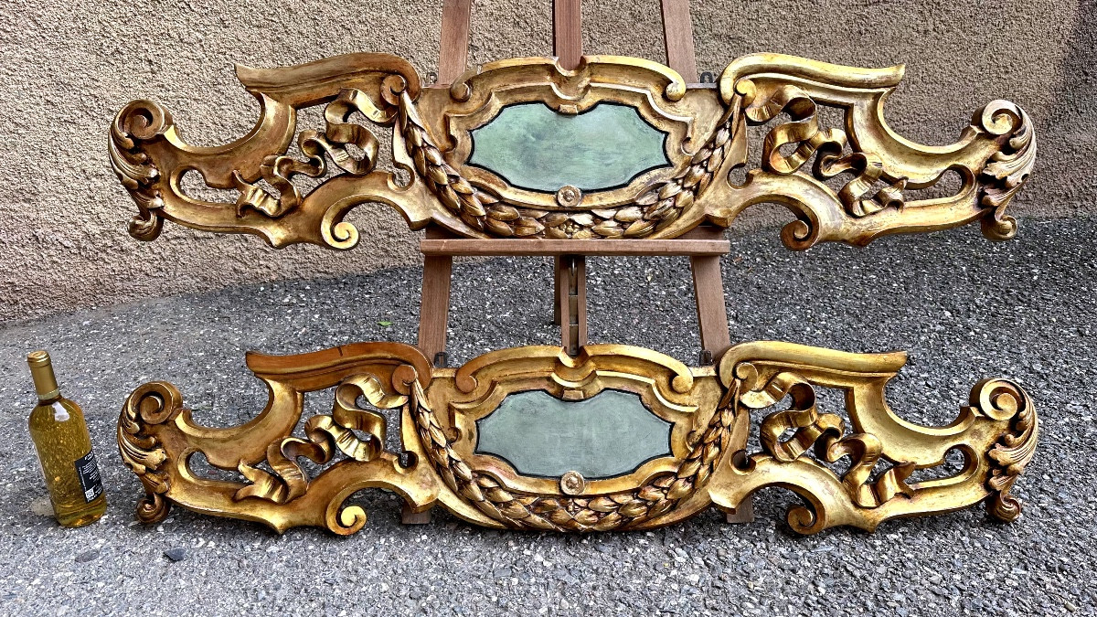 Coppia di grandi fregi, sovraporte, cimase in legno dorato - XIX sec. 