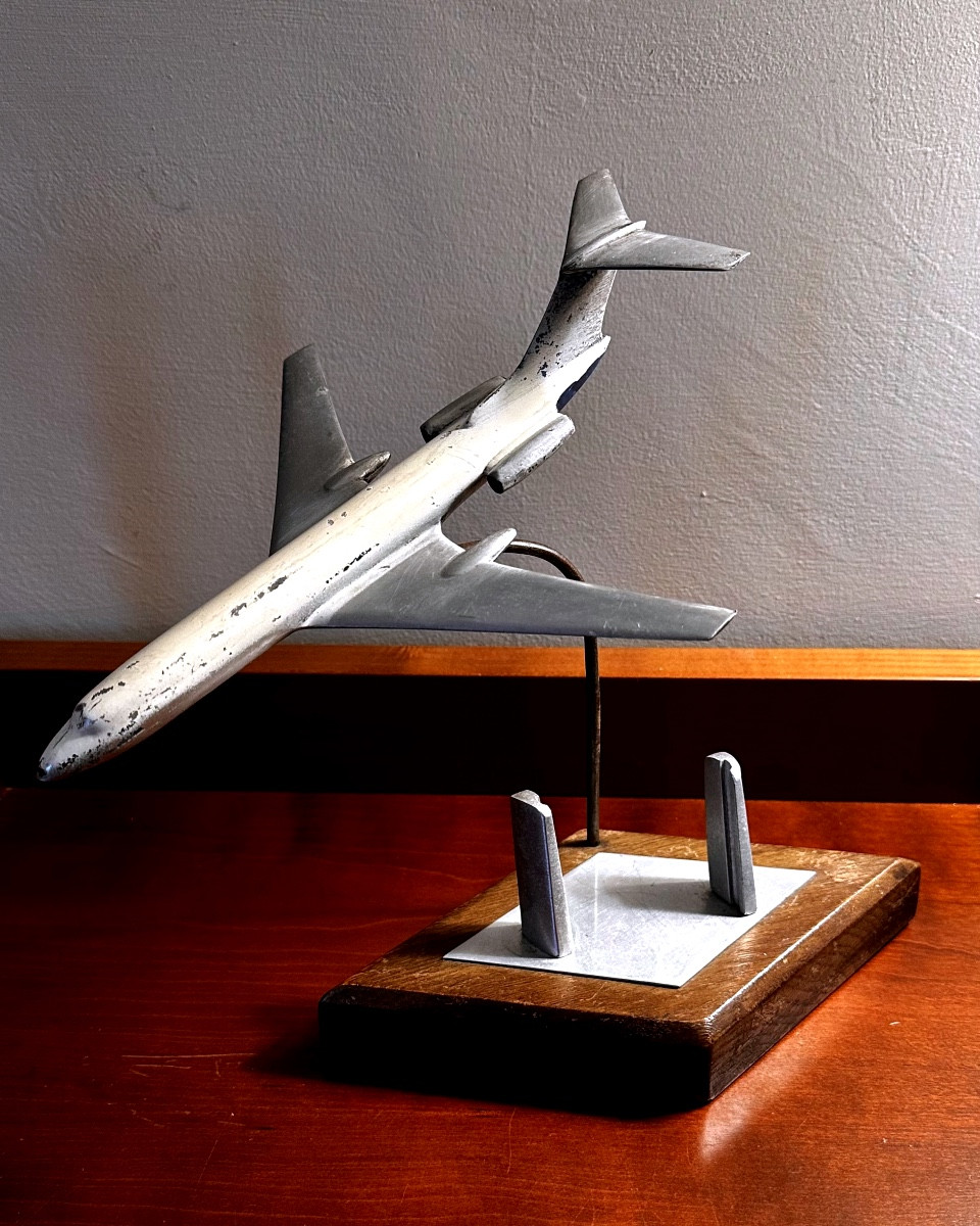 Modello d'aereo vintage in metallo su base in legno Anni '50 - '60 