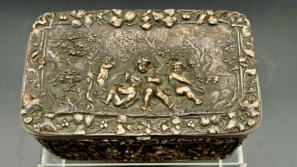 Cofanetto Antico in Rame Rincalzato – Scena Bucolica con Putti Epoca:  XIX secolo. -photo-3