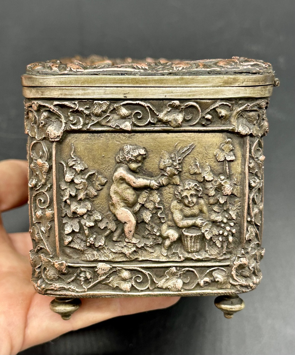 Cofanetto Antico in Rame Rincalzato – Scena Bucolica con Putti Epoca:  XIX secolo. -photo-4