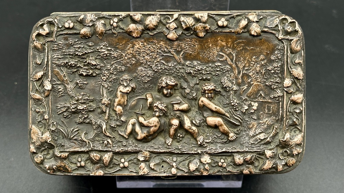 Cofanetto Antico in Rame Rincalzato – Scena Bucolica con Putti Epoca:  XIX secolo. -photo-3