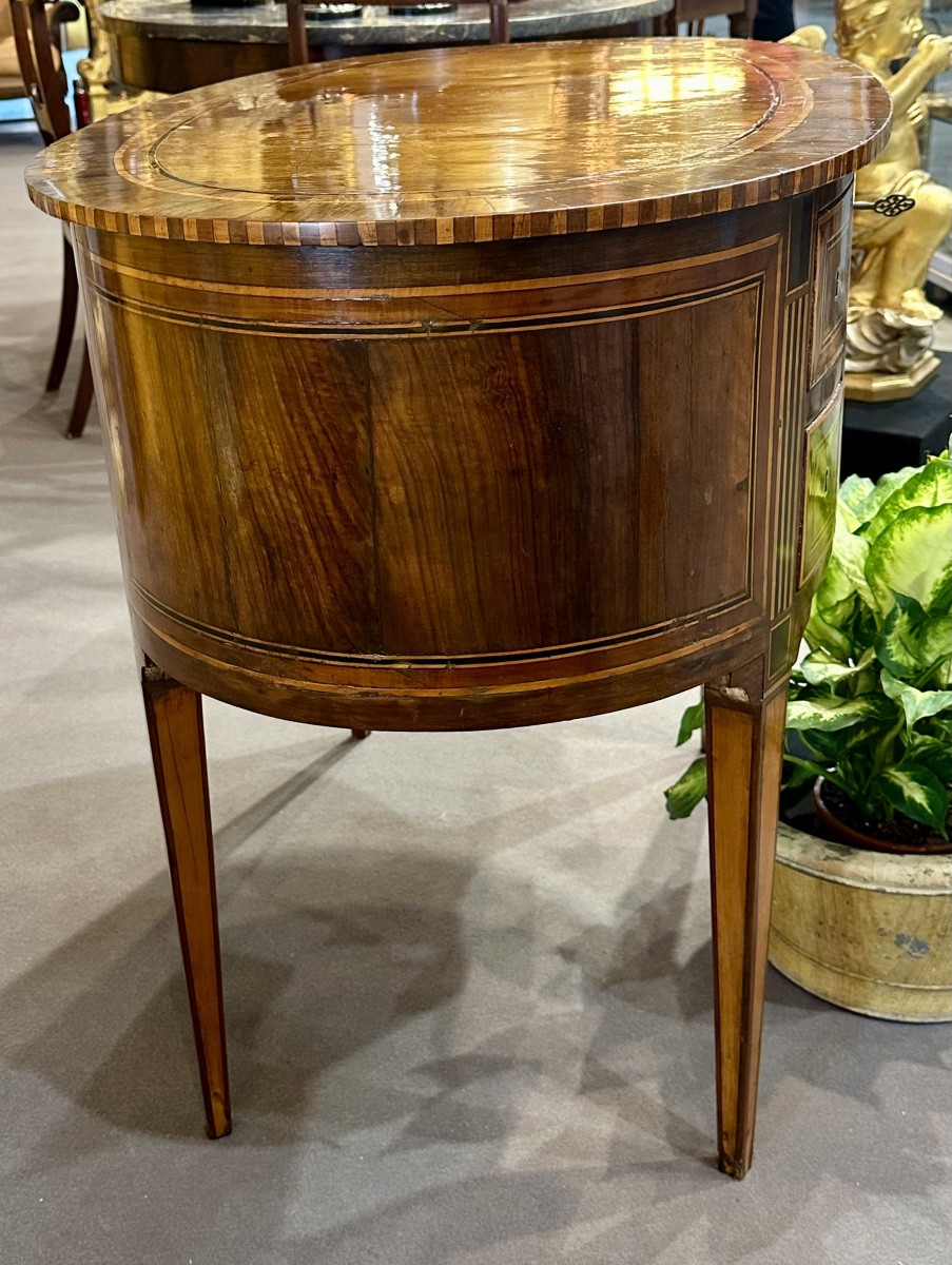 Scrittoio ovale lastronato in noce e bois de rose - Italia, epoca Luigi XVI.-photo-2