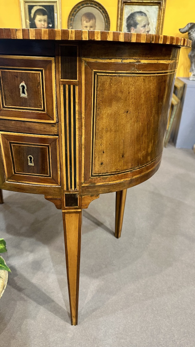 Scrittoio ovale lastronato in noce e bois de rose - Italia, epoca Luigi XVI.-photo-2