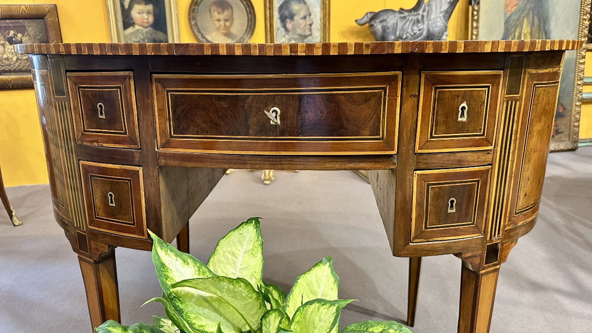 Scrittoio ovale lastronato in noce e bois de rose - Italia, epoca Luigi XVI.-photo-3