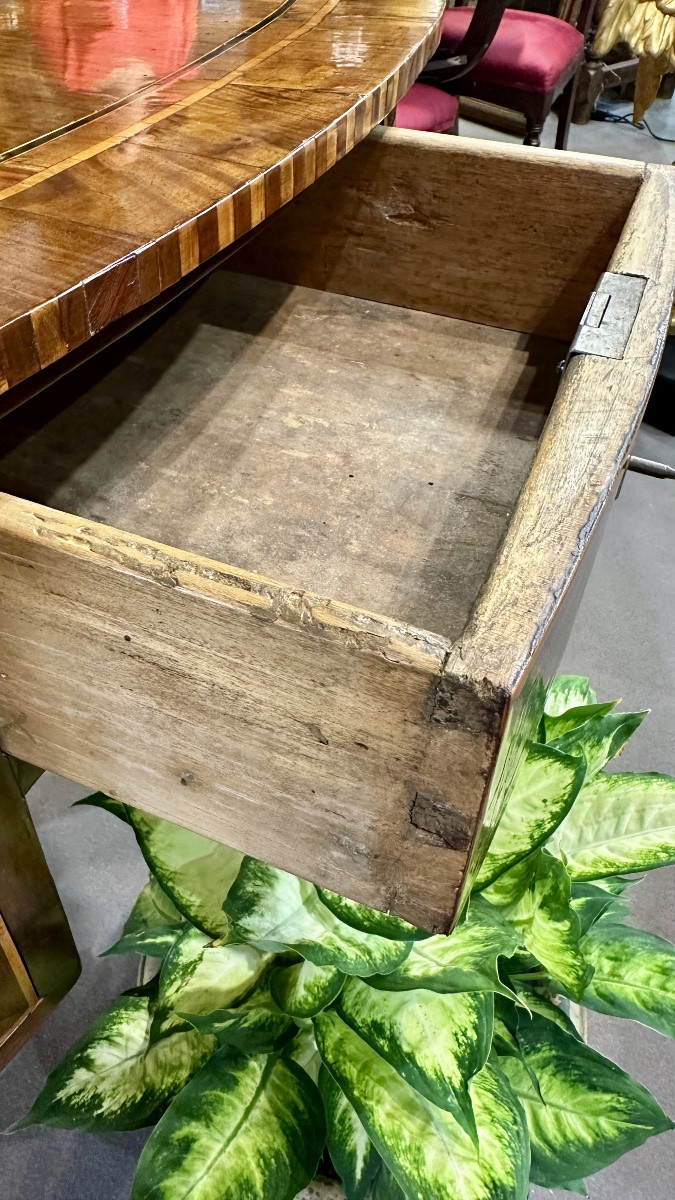 Scrittoio ovale lastronato in noce e bois de rose - Italia, epoca Luigi XVI.-photo-5