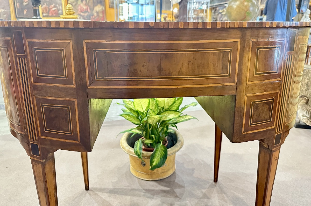 Scrittoio ovale lastronato in noce e bois de rose - Italia, epoca Luigi XVI.-photo-7