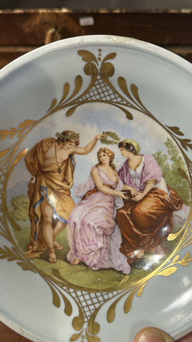Piatto in porcellana dipinta a mano con scena neoclassica Europa, fine XIX secolo-photo-2