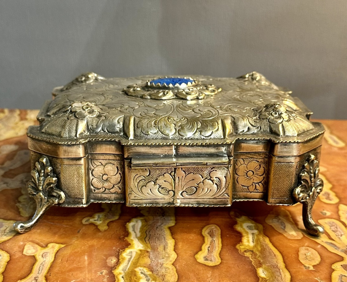Scatola in metallo argentato finemente cesellata con pietra blu Europa, XIX secolo-photo-3