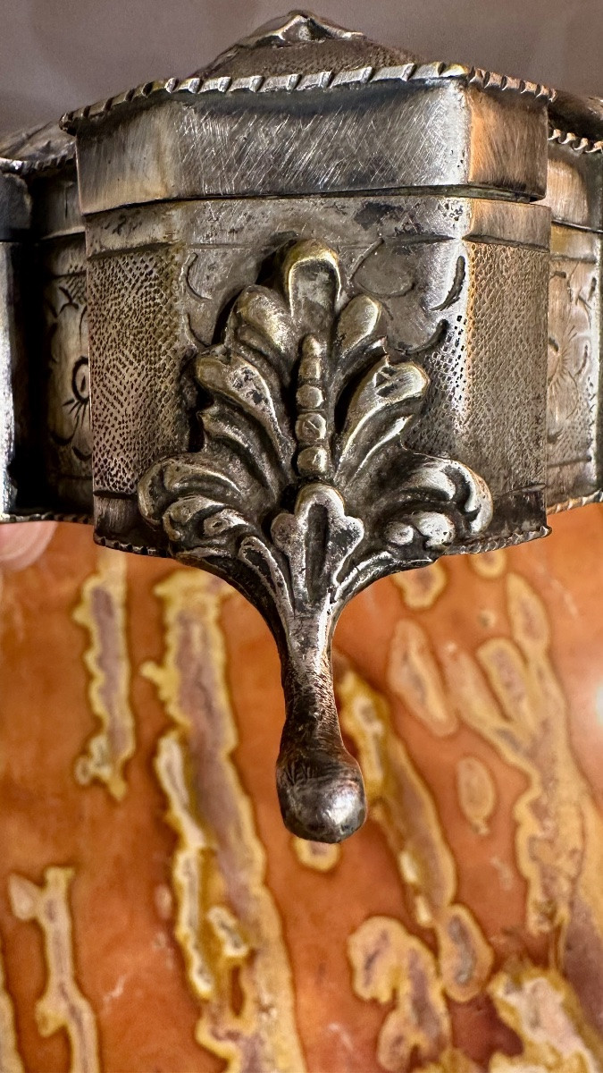 Scatola in metallo argentato finemente cesellata con pietra blu Europa, XIX secolo-photo-4