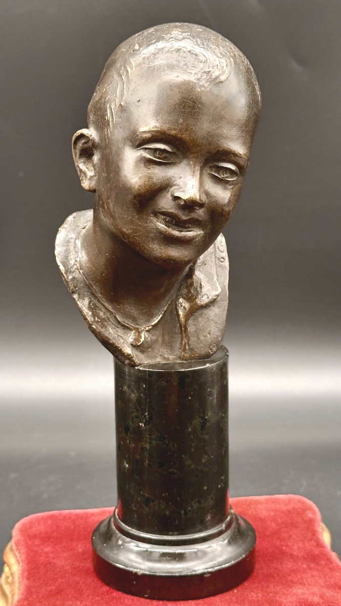 Busto in bronzo di giovane – Firmato T. Campajola Italia, inizio XX secolo 