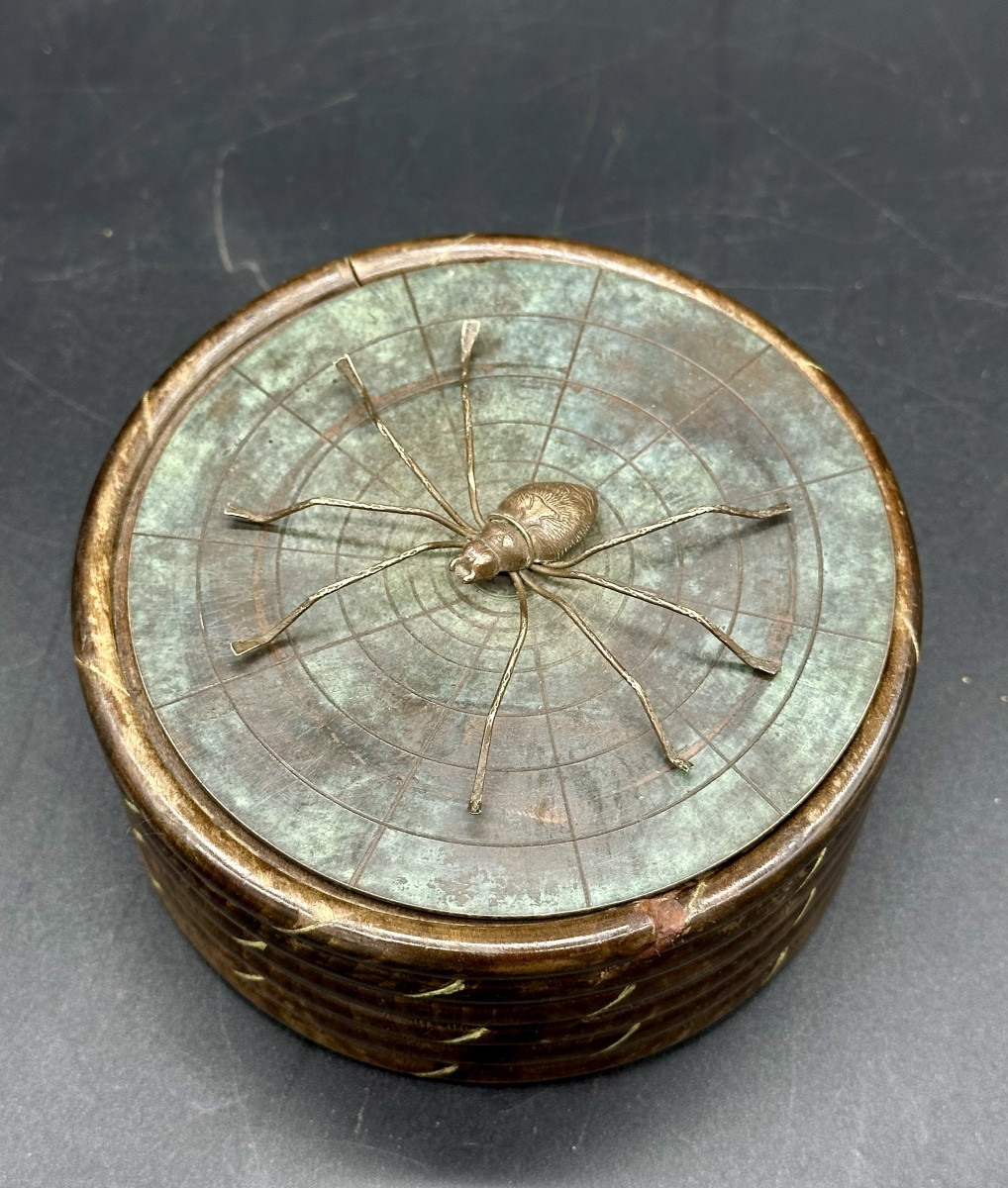 Scatola antica in legno con coperchio decorato con ragno - Periodo: Decó-photo-2