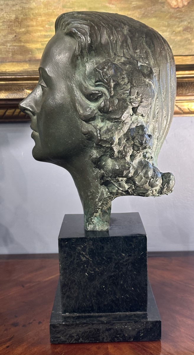 Scultura, volto femminile in bronzo patinato, firmata Rocchi 1942. -photo-1