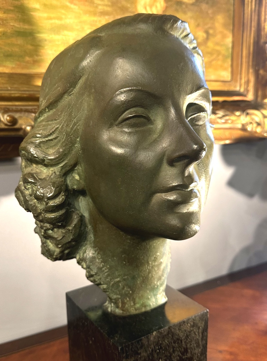 Scultura, volto femminile in bronzo patinato, firmata Rocchi 1942. 