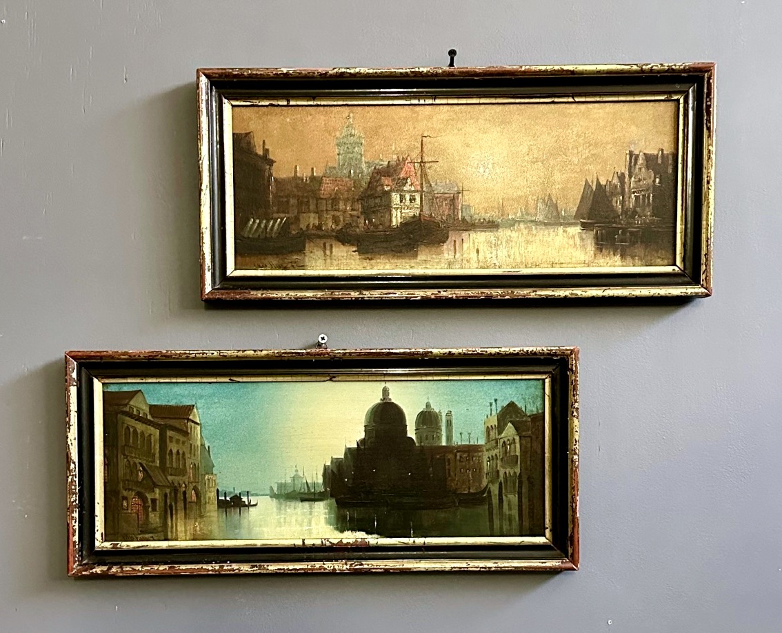 Coppia di dipinti, oli su tavola firmati e datati “Van Hier ’72” – “Veduta lagunare veneziana 