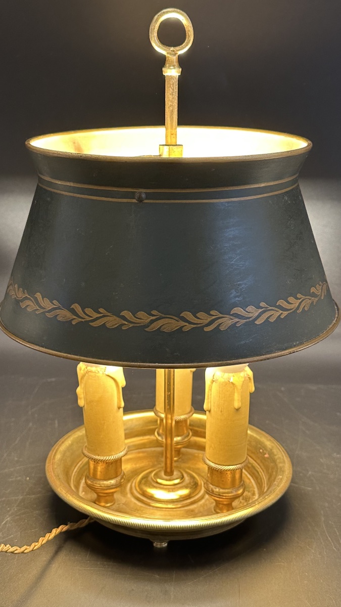Bouillotte, lampada da tavolo in bronzo dorato con paralume in tole dipinta –primi ‘900