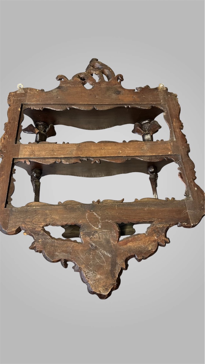 Étagère da parete in noce intagliato con putti – Luigi Filippo. -photo-6