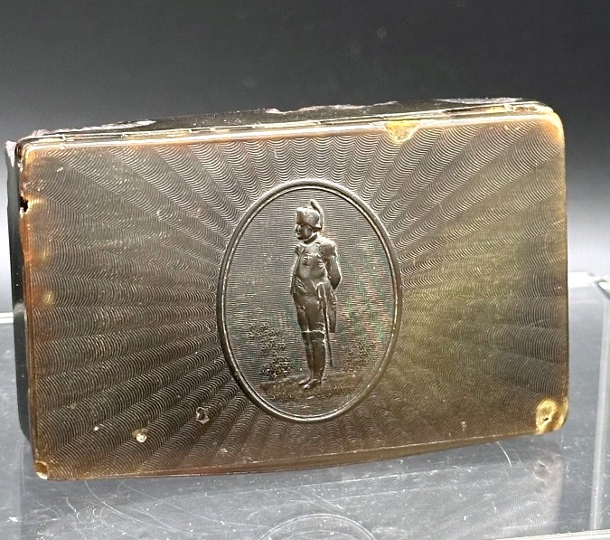 Tabacchiera da fiuto in corno raffigurante “ Napoleone” - XIX secolo. 
