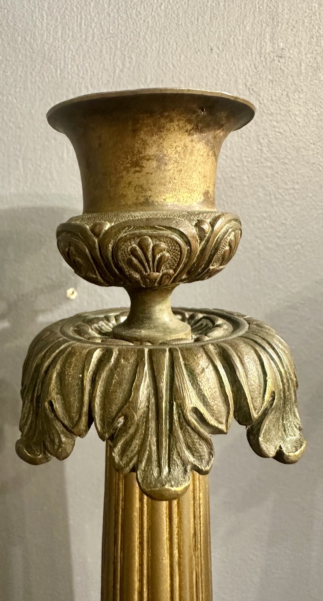 Coppia di candelieri neoclassici in bronzo dorato, fine XVIII – inizi XIX secolo-photo-1
