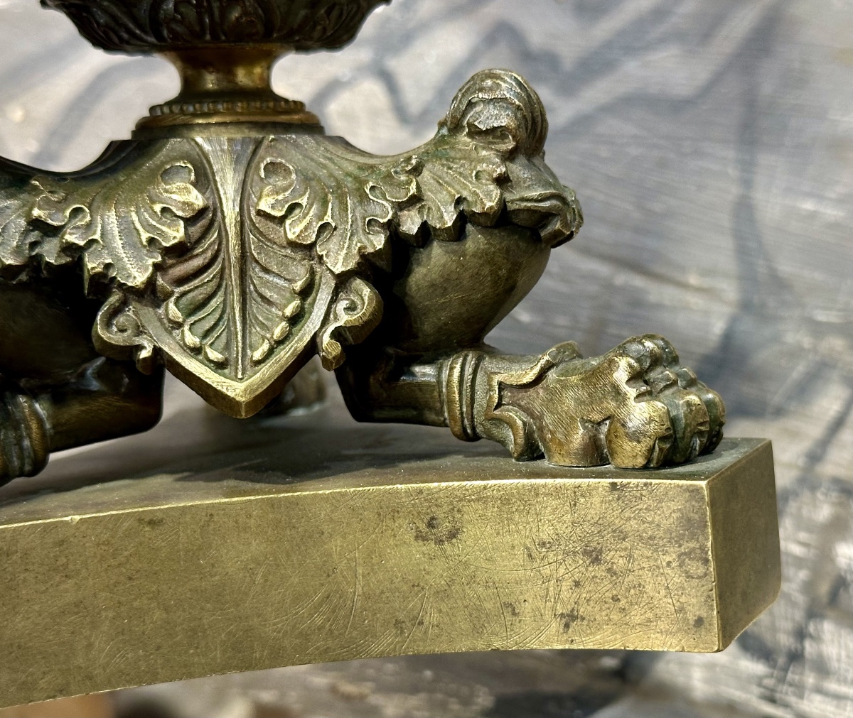 Coppia di candelieri neoclassici in bronzo dorato, fine XVIII – inizi XIX secolo-photo-4