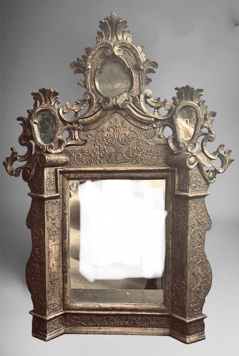Specchiera barocca in legno intagliato e argentato, XVIII secolo