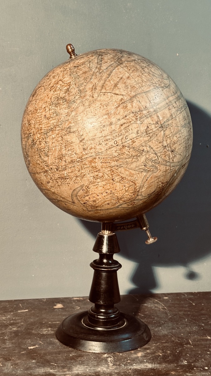 Mappamondo da tavolo, globo terrestre di Jean Forest, Parig - XIX sec.