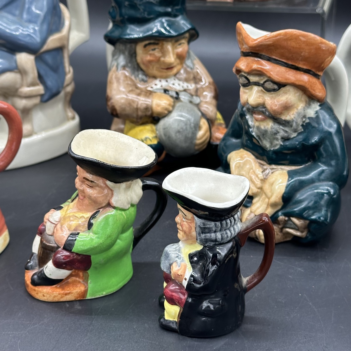 9 brocche e boccali in ceramica policroma – TOBY MUGS & CHARACTER JUGS - INGHILTERRA, XX sec. -photo-4