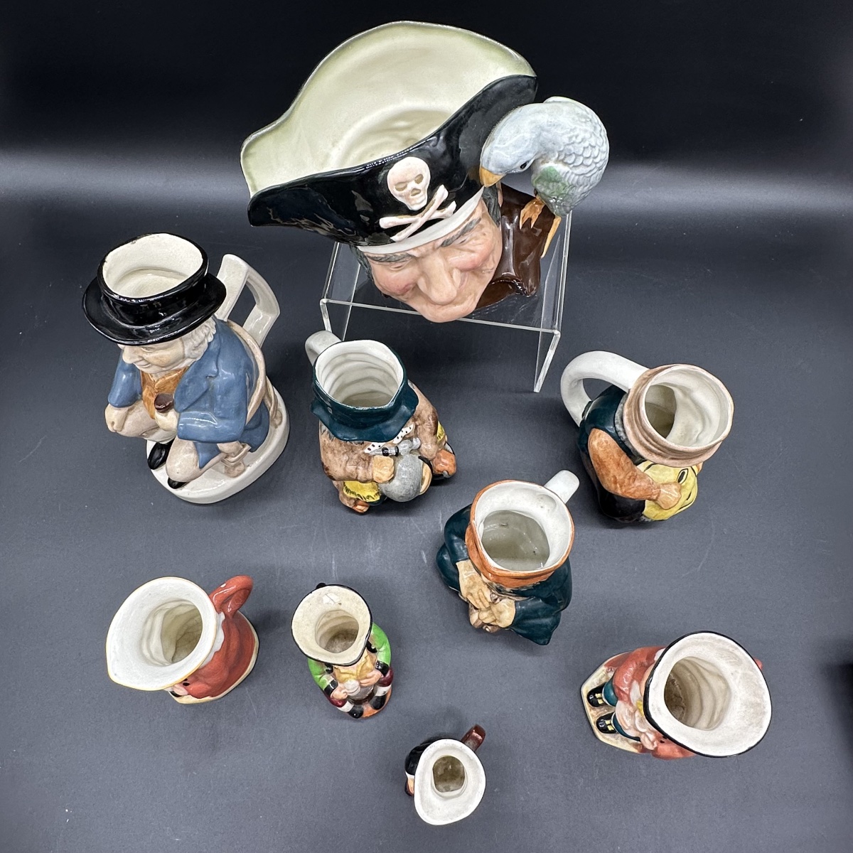 9 brocche e boccali in ceramica policroma – TOBY MUGS & CHARACTER JUGS - INGHILTERRA, XX sec. -photo-1