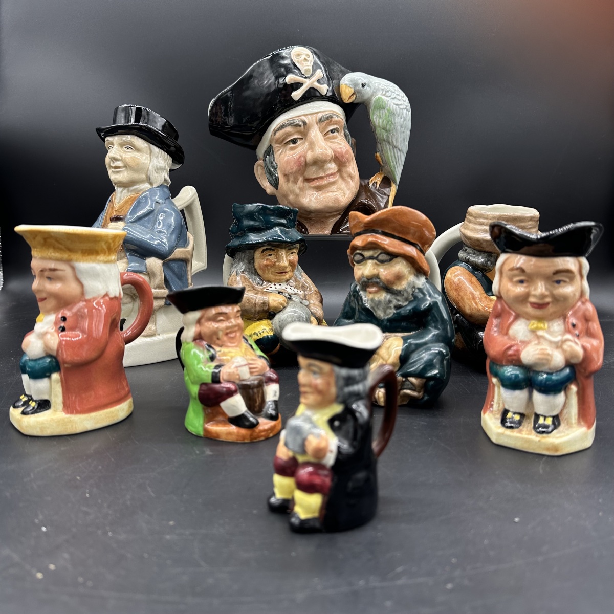 9 brocche e boccali in ceramica policroma – TOBY MUGS & CHARACTER JUGS - INGHILTERRA, XX sec. 
