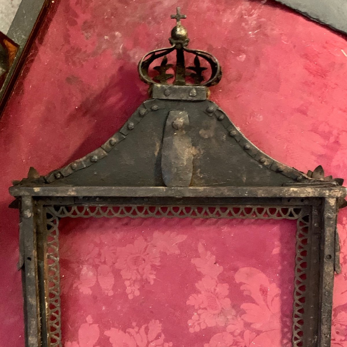 Cadre En Fer Surmonté d'Une Couronne - XVIII-photo-1