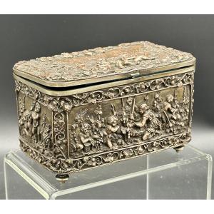 Cofanetto Antico in Rame Rincalzato – Scena Bucolica con Putti Epoca:  XIX secolo. 