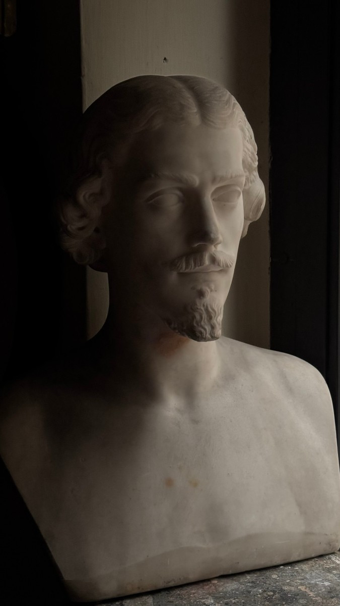 Busto maschile in marmo bianco statuario di Carrara. Ambito Toscano. Circa 1850. -photo-2