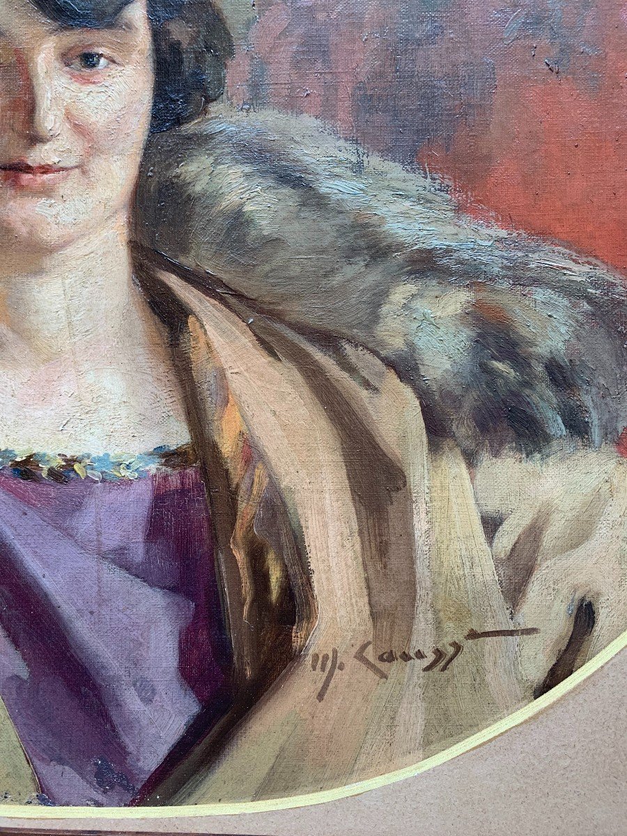 Ritratto di giovane donna degli anni '20 con taglio a caschetto e collo in pelliccia-photo-1