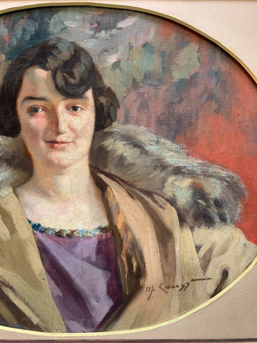 Ritratto di giovane donna degli anni '20 con taglio a caschetto e collo in pelliccia-photo-5