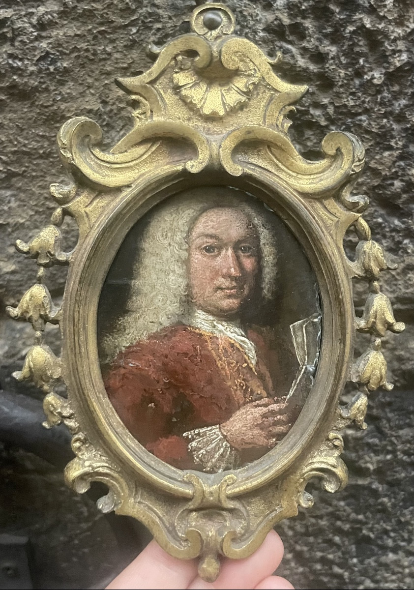 Ritratto di uomo con parrucca e documento in mano. Fine XVII - inizio XVIII secolo    