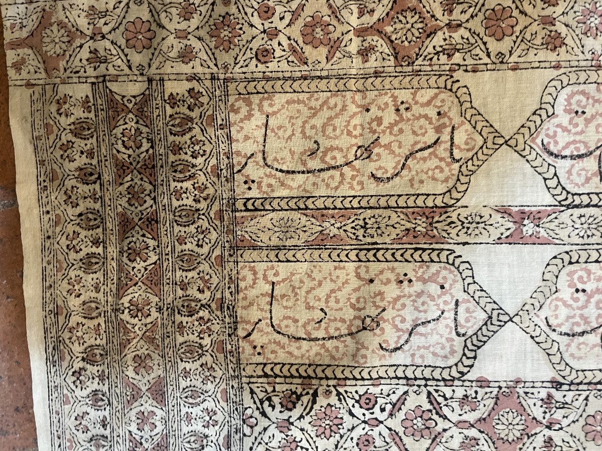 Tessuto persiano Kalamkari con pavoni, leone con spada e garofani . Cm 336x 168cm-photo-3