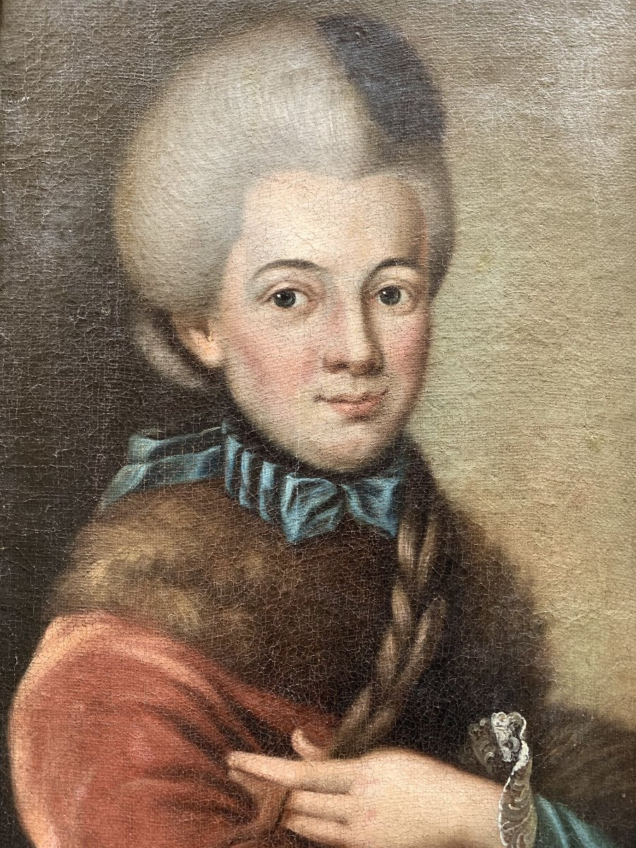 Ritratto femminile con giacchettino rosso bordato di pelliccia e treccia. Scuola tedesca-photo-2