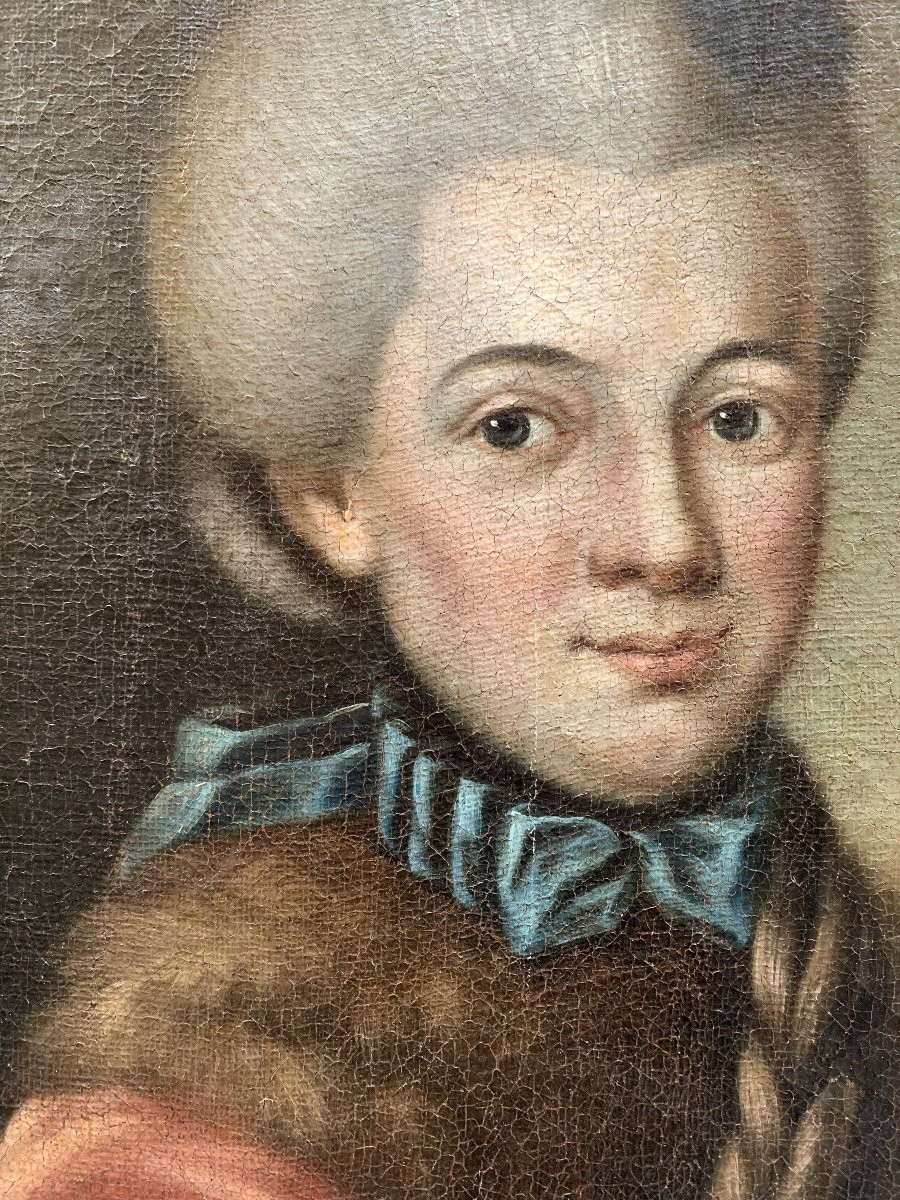 Ritratto femminile con giacchettino rosso bordato di pelliccia e treccia. Scuola tedesca-photo-3