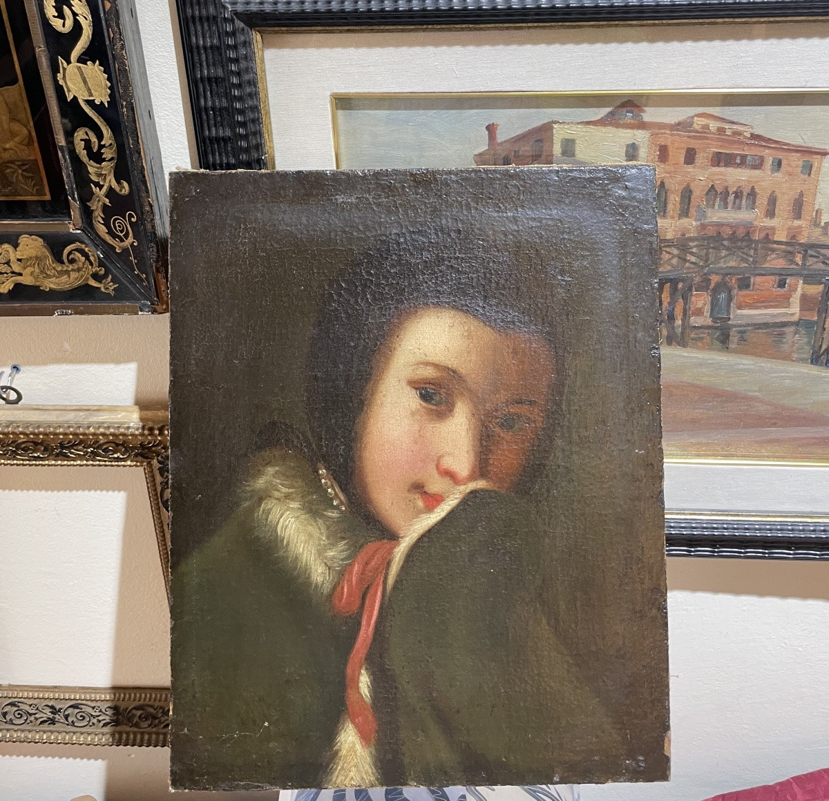 Ritratto di giovane donna in mantello con pelliccia e fiocco rosso. Ambito di Pietro Rotari-photo-8